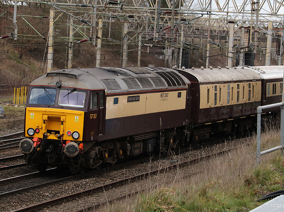 57313